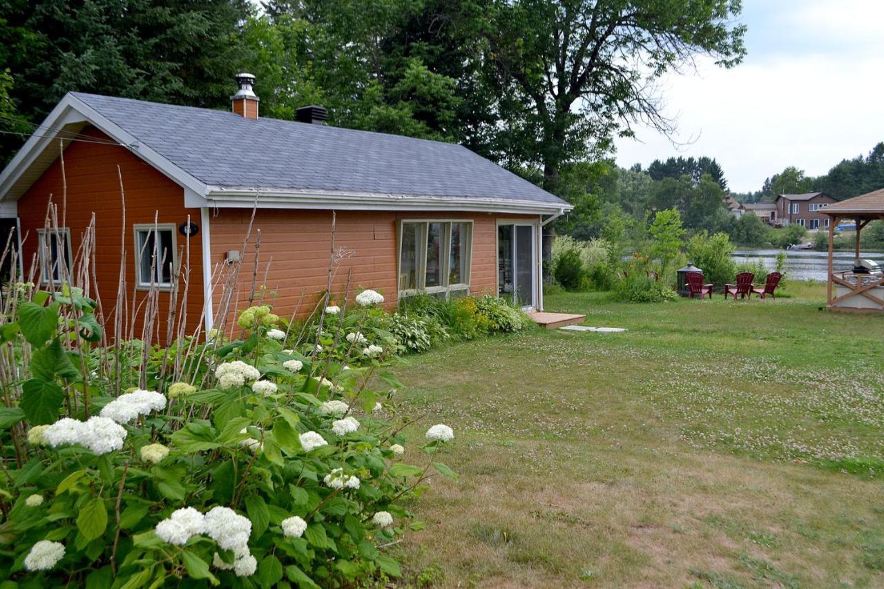 Les 4 Chalets - Le 605 Lac-Saint-Paul エクステリア 写真